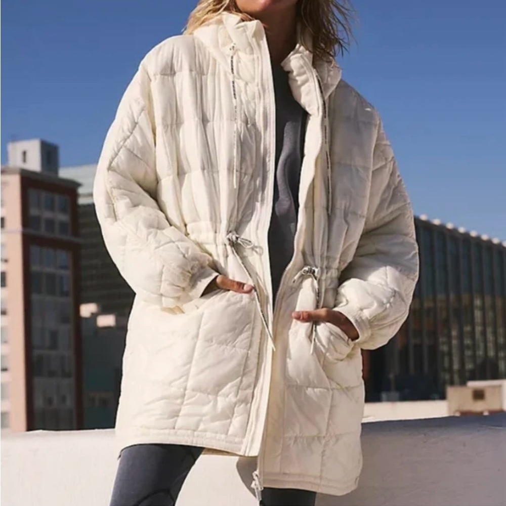 Free People Off-White Puffer Jacket. NWT